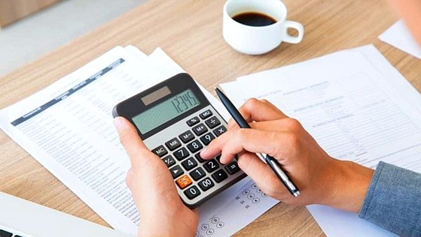 Role of an FD Return Calculator in Choosing the Best Fixed Deposit Scheme