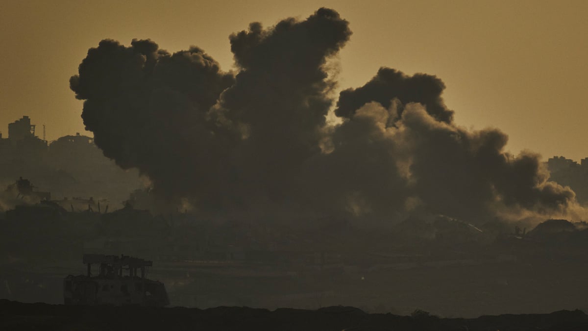 Smoke rises after an Israeli airstrike in Gaza Strip on 18 July (photo: AP/PTI)