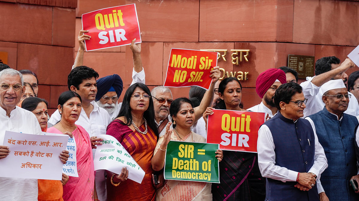 INDIA bloc MPs protest the SIR in Bihar, during the monsoon session of Parliament (photo: PTI)