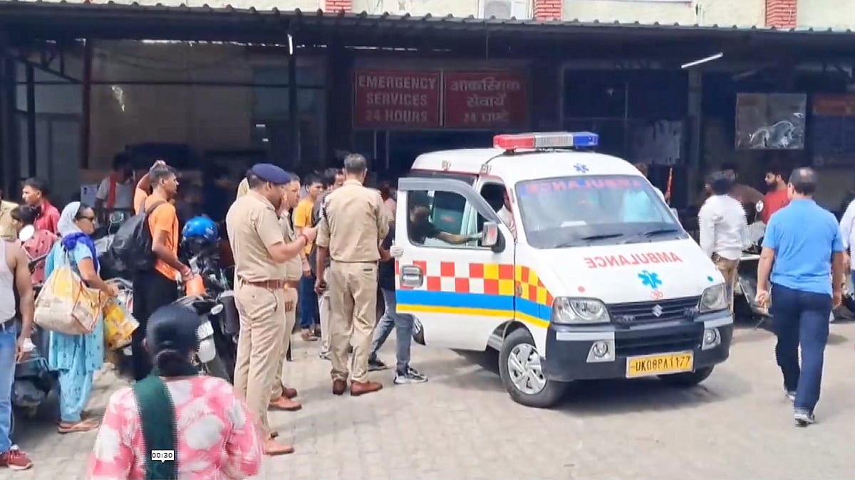 Injured being brought to a hospital in Haridwar on 27 July (photo: PTI)