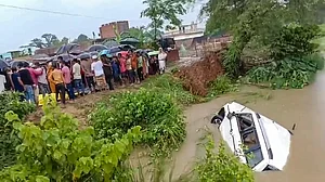 Eleven killed as SUV falls into canal in UP's Gonda