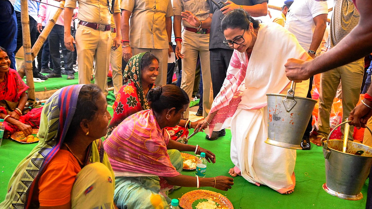 No one should try to play with Bengali language: Mamata
