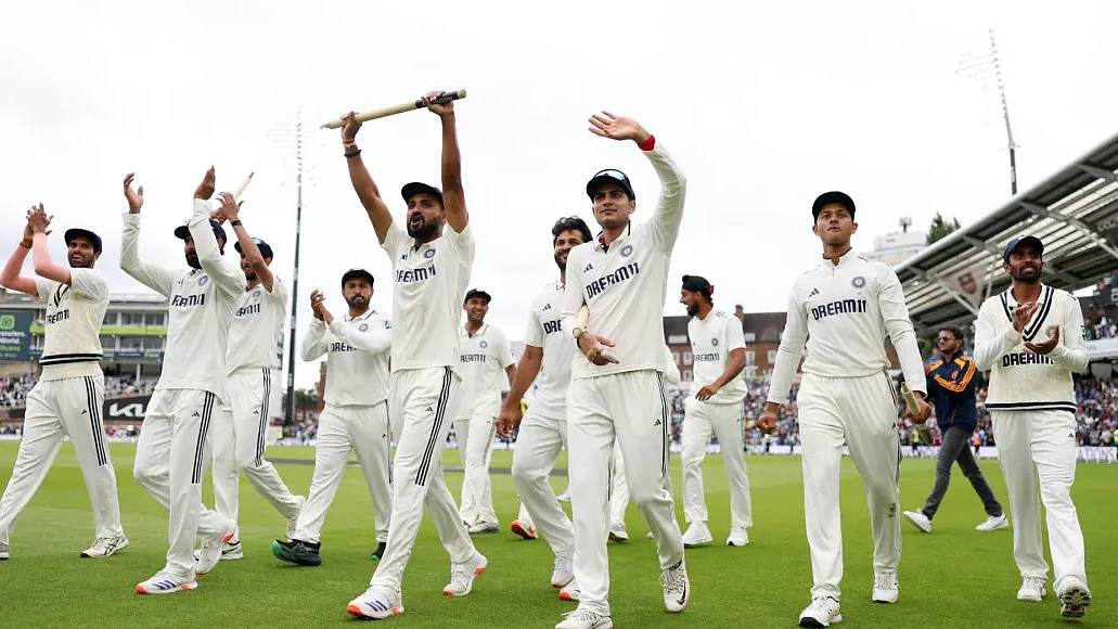 Shubman Gill and his men on a victory lap at The Oval on 5 August 2025
