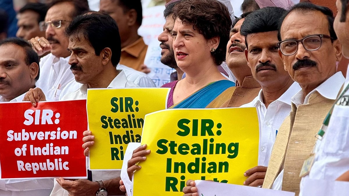 Priyanka Gandhi Vadra with other leaders protest in Parliament (photo: @priyankagandhi/X)