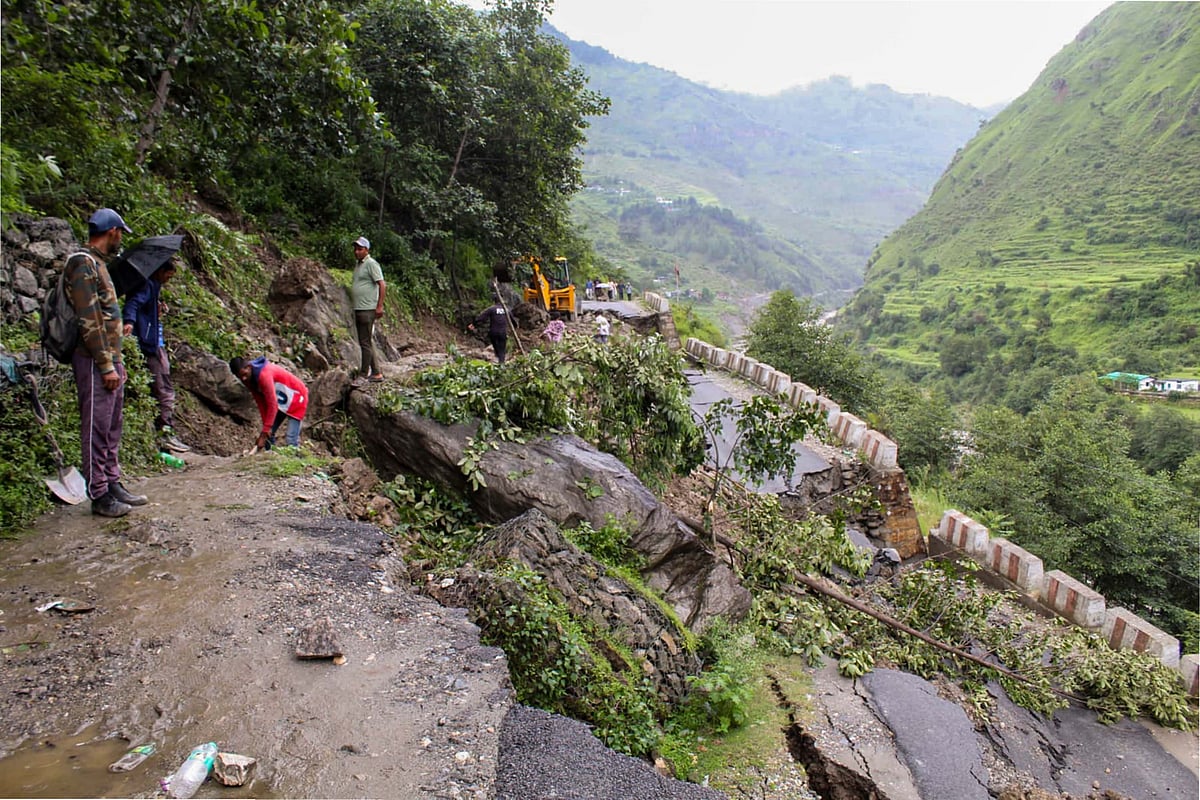 Work underway to restore a collapsed  road in  Uttarakhand. (Photo: PTI)
