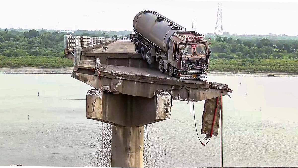 Vadodara bridge collapse: Death toll climbs to 22, one person still missing