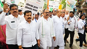 'Vote theft' claim: Cong rasta roko in Mumbai; EC has lost credibility, says Sapkal