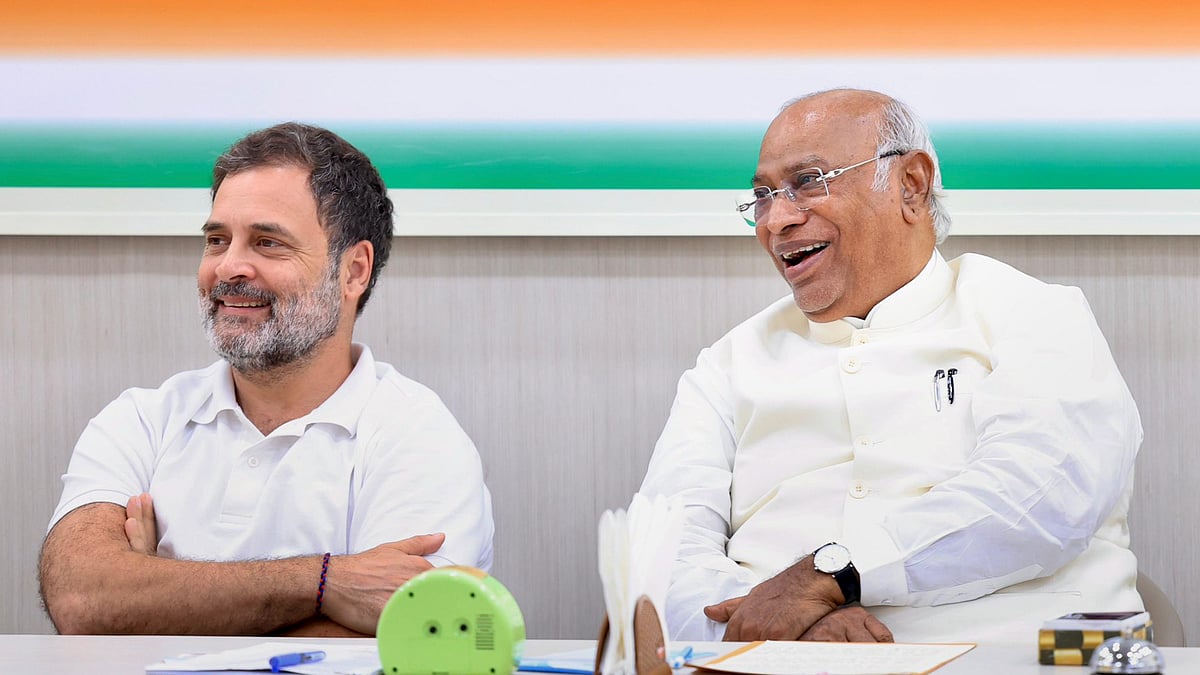 “Abhi picture baki hai,” Rahul Gandhi says; Kharge rebukes ‘chori ki sarkar’