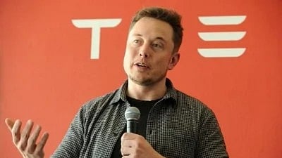 Musk accuses Apple of bias in app store rankings, threatens legal action