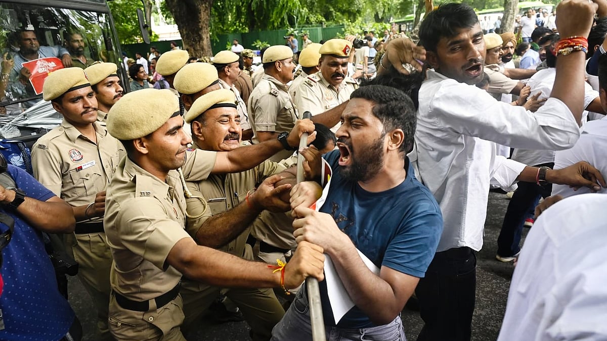 Indian Youth Congress workers clash with police in Delhi during a 'vote chori' protest, 12 Aug 