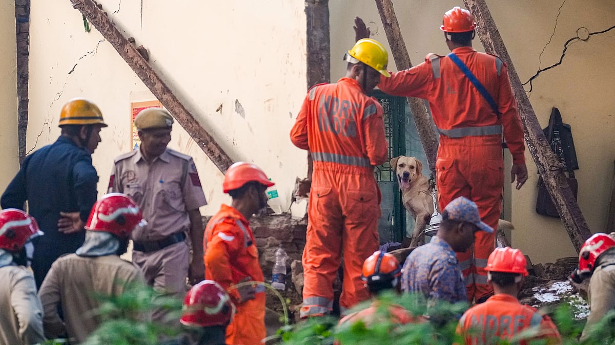 3 women among 6 killed after structure of dargah near Humayun's Tomb collapses