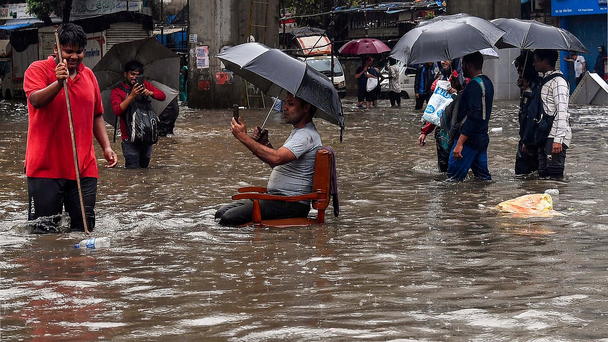 Eight killed in Nanded floods, record
 300 mm downpour pounds Mumbai