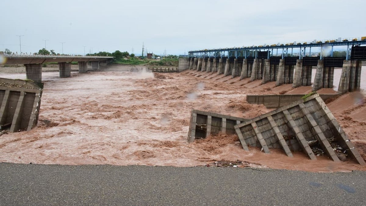 Bridge collapse in J&K, recorded by CM Omar Abdullah on social media