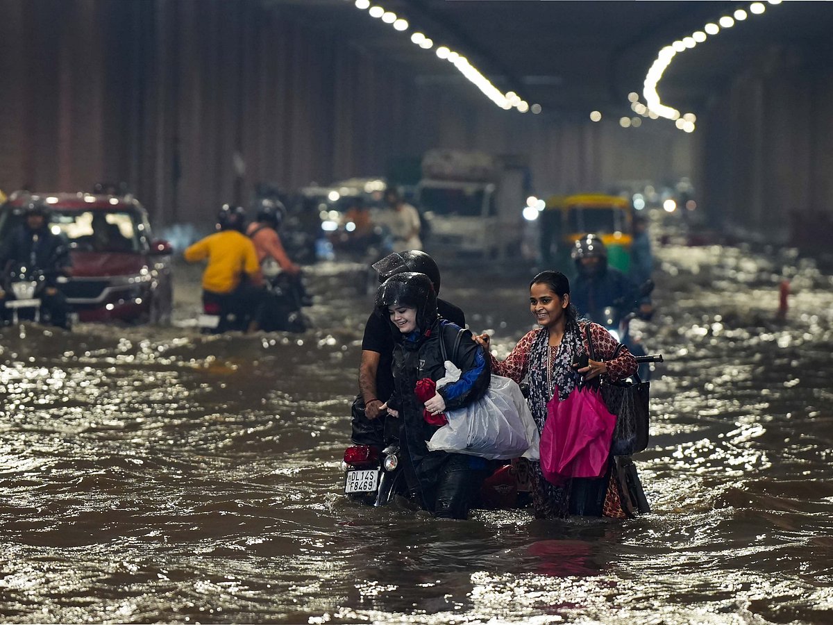 Waterlogged: Sarita Vihar underpass in New Delhi (photo:  PTI)