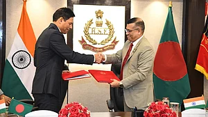 ‘Bangladeshi infiltrators’ discussed at Indo-Bangla border meeting