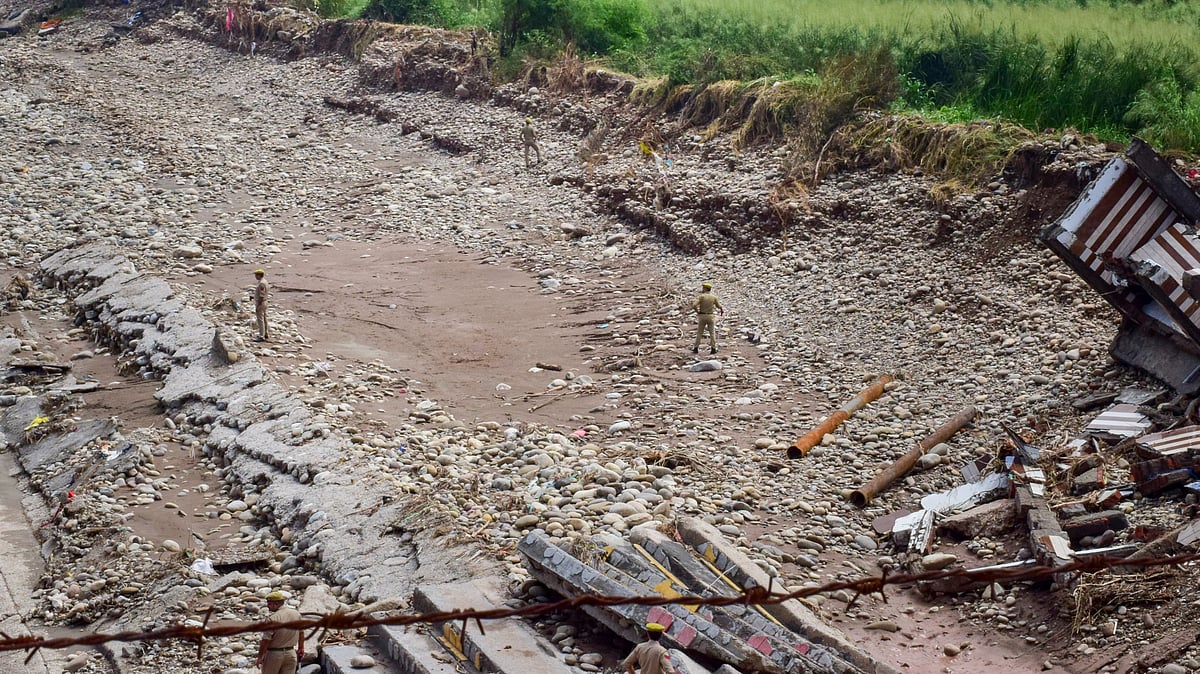 Red alert in J&K for thunderstorms, flash floods and landslides