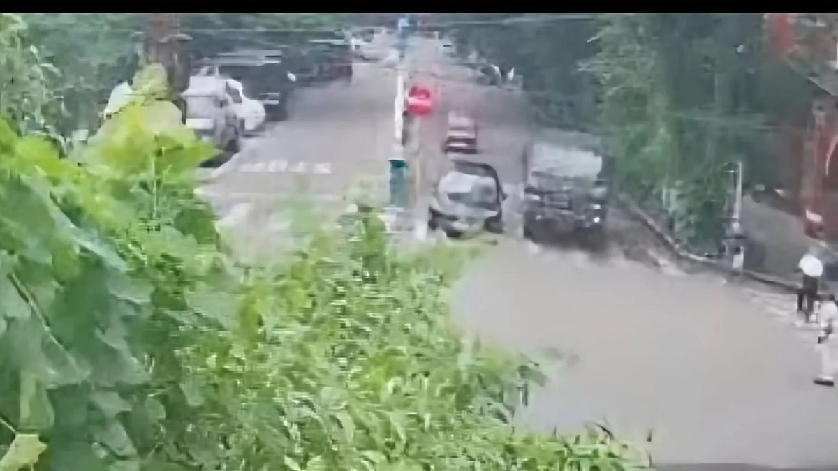 Kolkata Police clamp down on army truck a day after TMC stage standoff