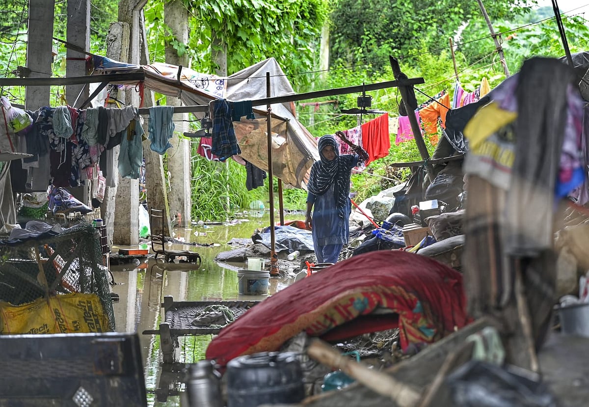Delhi floods: Deluge as Yamuna displaces families, submerges fields 