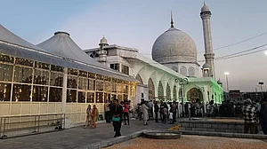 Over 25 detained in Hazratbal emblem vandalism case