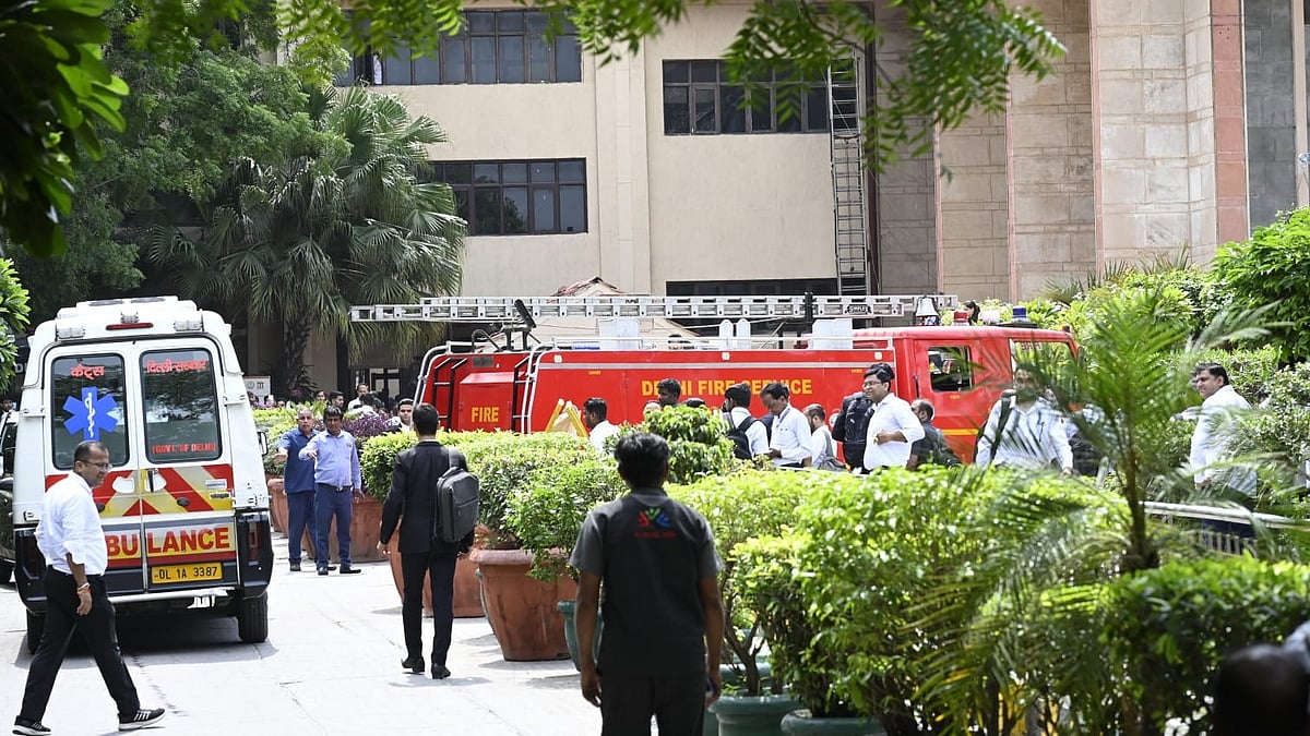 Bomb threat sparks chaos at Delhi HC, forcing judges to flee and litigants to vacate