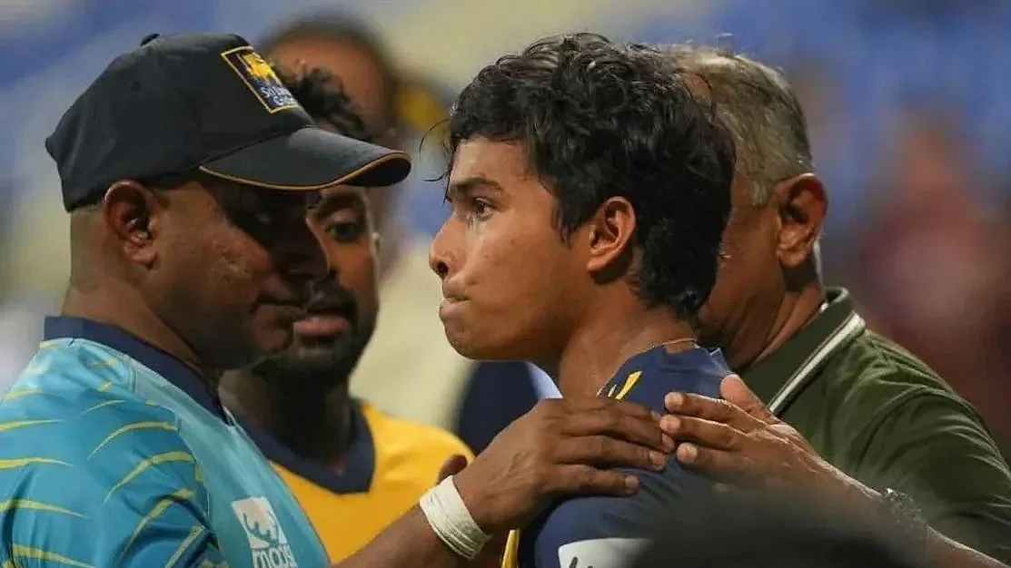 Sri Lankan coach Sanath Jayasuriya with Dunith Wellalage (right)