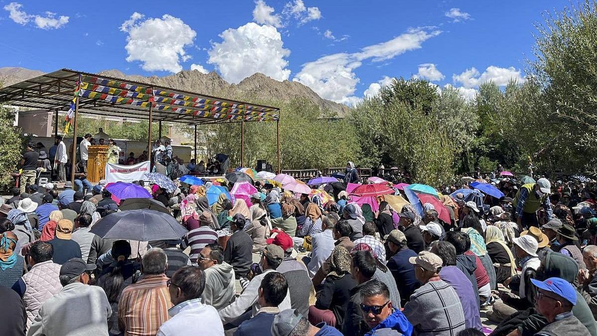 Before the violence, the long and popular peaceful protests
