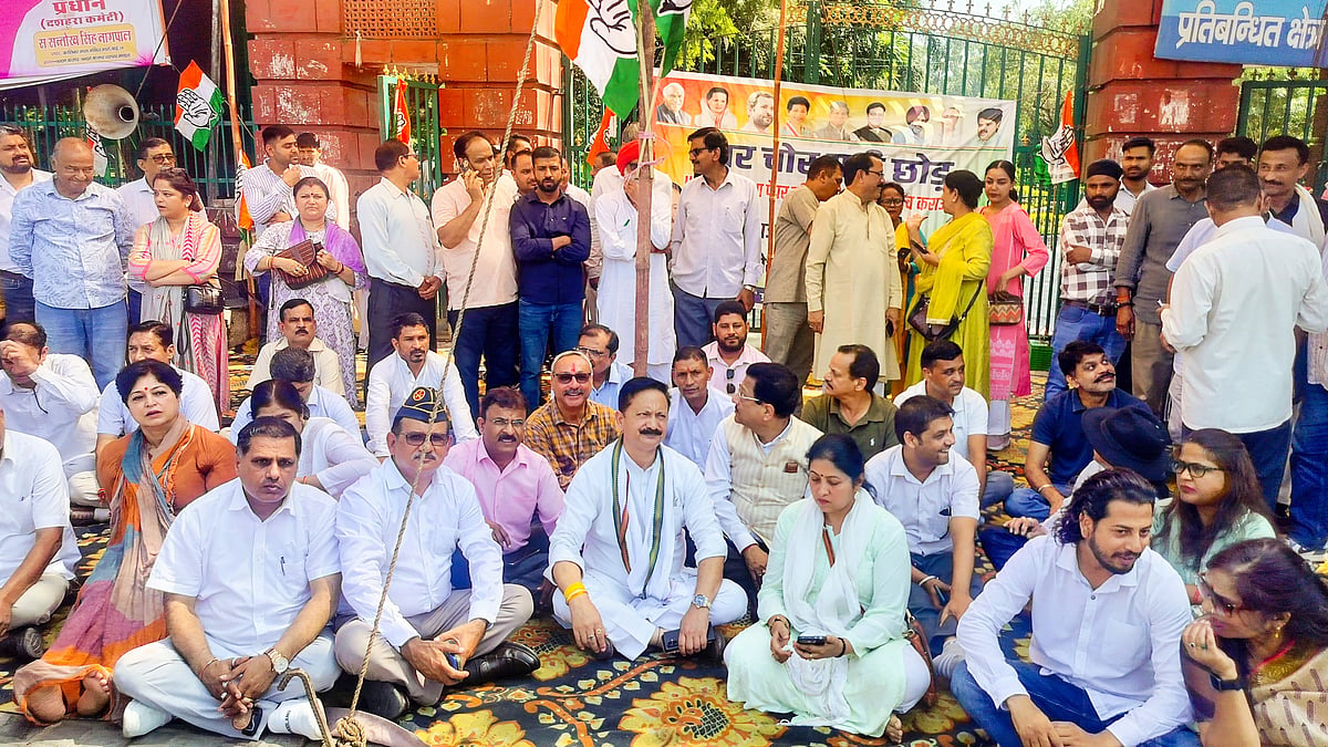 Uttarakhand: Rahul backs students protesting paper leak, calls BJP 'paper chor'