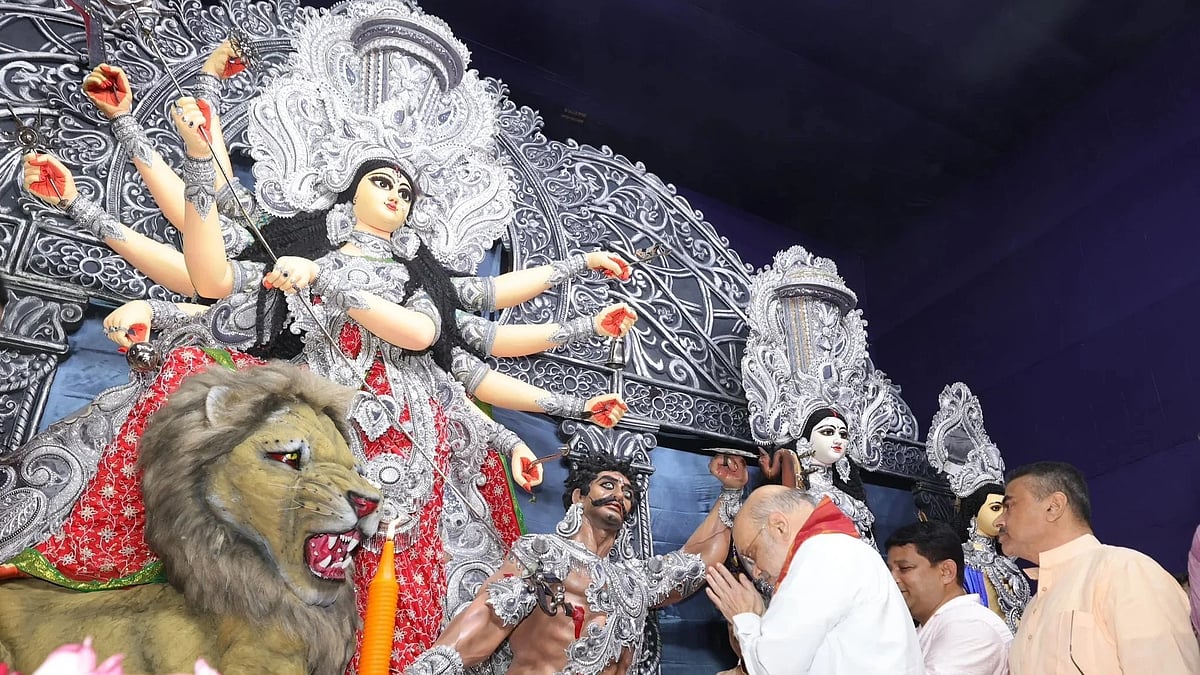 Kolkata: Controversy erupts over alleged barricading of Op Sindoor-themed Durga Puja