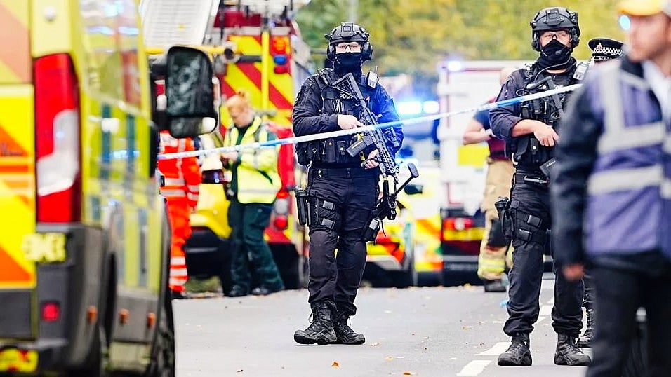 Attack near UK synagogue on Yom Kippur leaves 2 dead, several badly hurt 