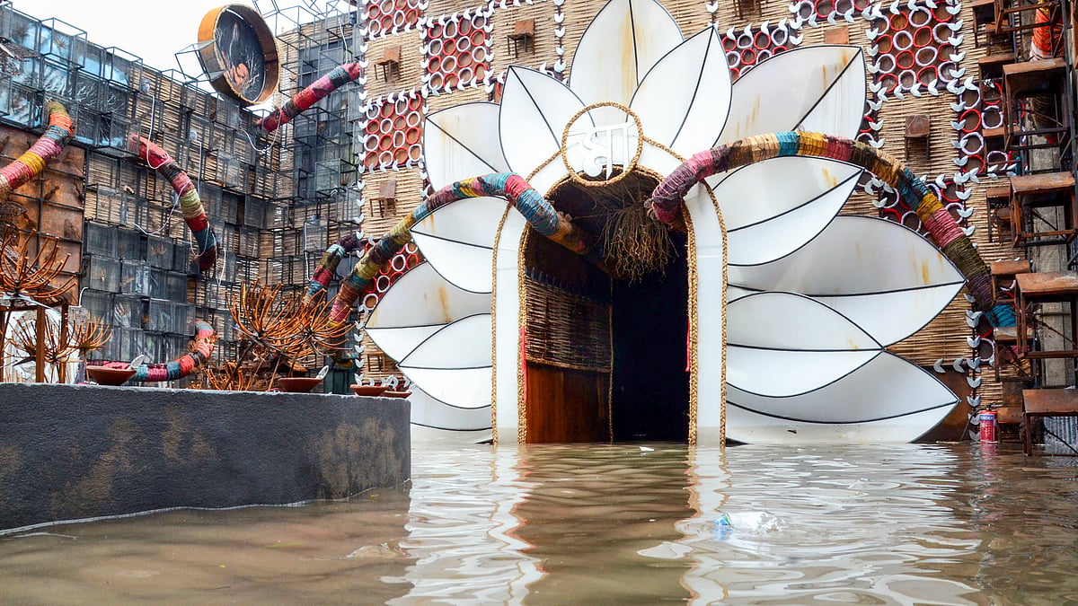 Kolkata records heavy rain on Vijaya Dashami, may affect Durga idols’ immersion