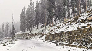 An area of Sinthan Top covered in fresh snow, in Anantnag
