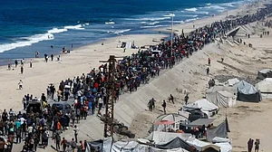 Tens of thousands return to northern Gaza as US-brokered ceasefire takes hold