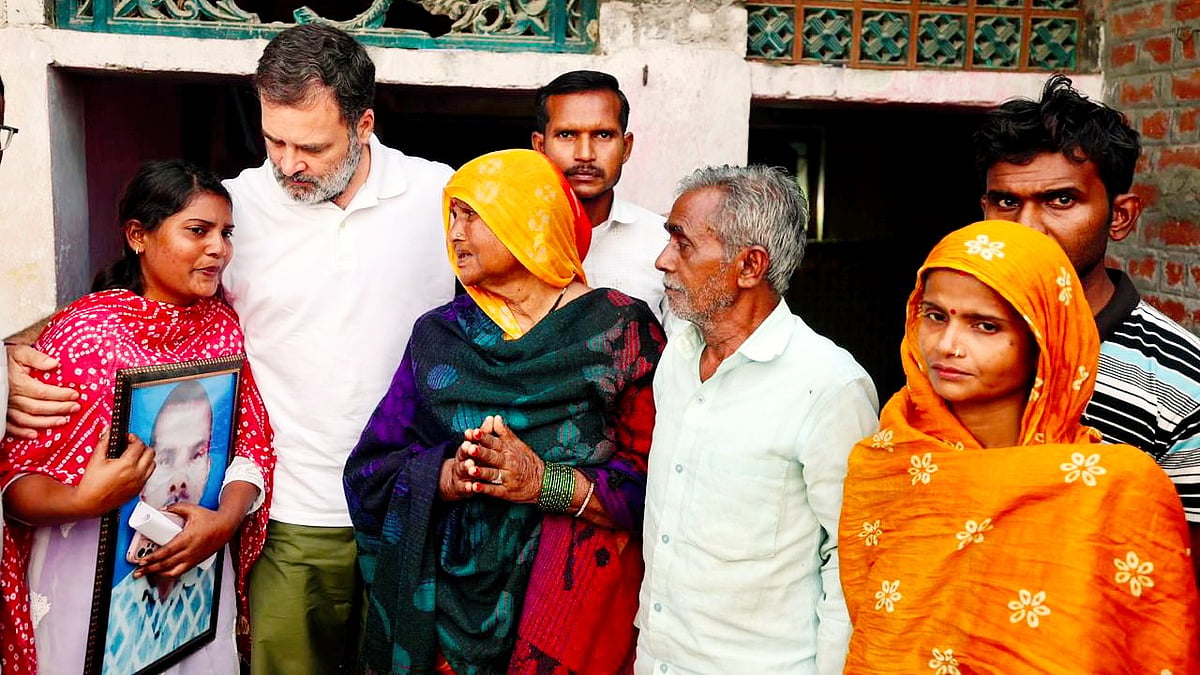 Rahul Gandhi meets the family of late Hariom Valmiki