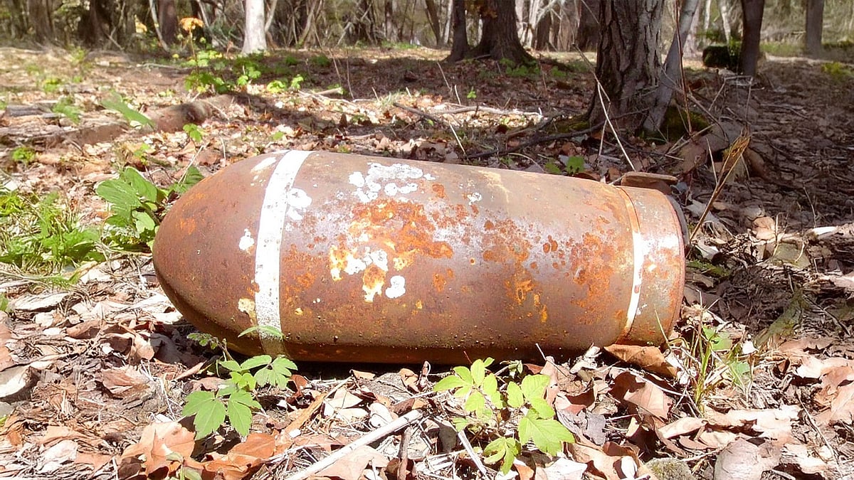 The incident mirrors a similar bomb discovery in Jhargram last year.