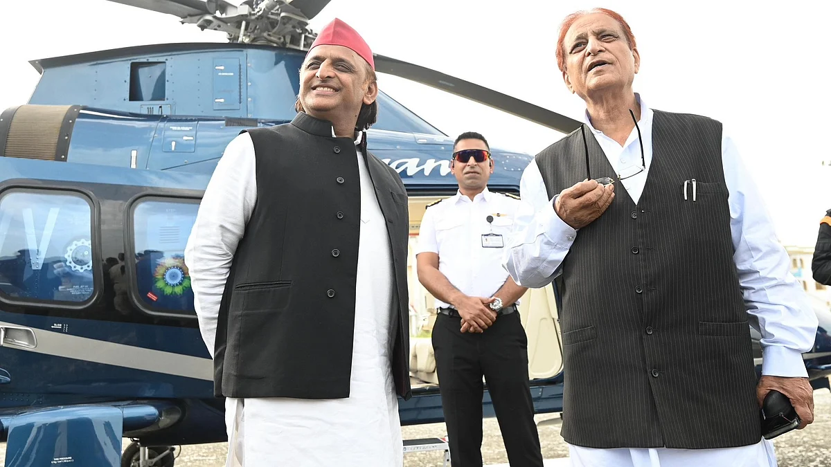 Akhilesh Yadav with Azam Khan in Rampur on 8 October.