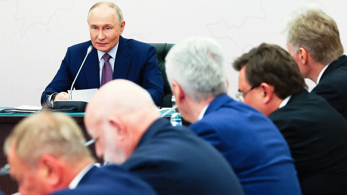 Vladimir Putin speaks at the Russian Geographical Society congress at the Kremlin, 23 Oct