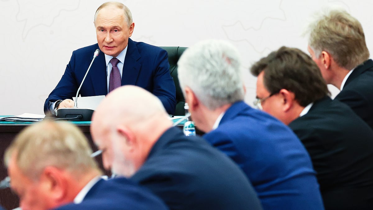 Vladimir Putin speaks at the Russian Geographical Society congress at the Kremlin, 23 Oct