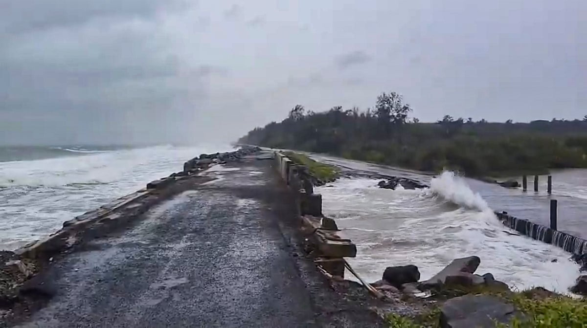Ports across Coromandel coast on alert as Cyclone Montha nears Andhra coast