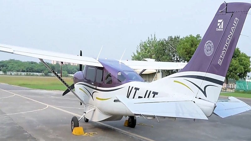 Plane carrying scientists takes off from Kanpur.