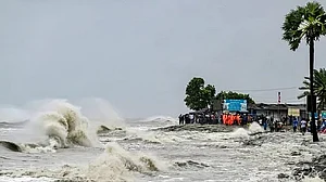 Cyclone Montha crosses Andhra coast, weakens; heavy rains trigger landslides in Odisha