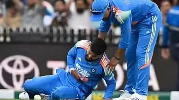 Shreyas Iyer hurts himself after taking a stunner in Sydney