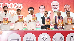 NDA follows Mahagathbandhan, promises one crore ‘government jobs’
in Bihar