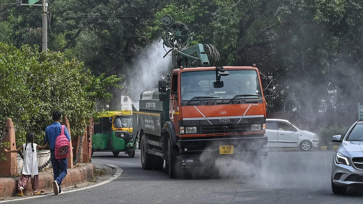 An anti-smog gun sprays fine water mist to settle dust and curb rising air pollution in New Delhi.
