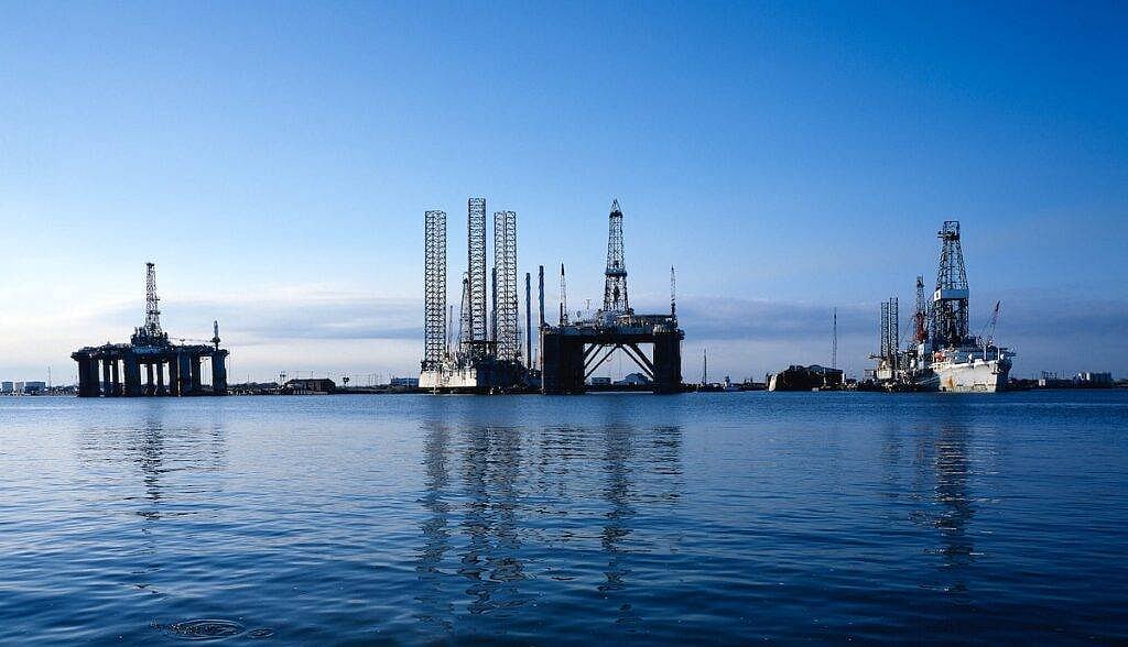 Reliance pauses Russian crude buys as state refiners lift imports on deep discounts