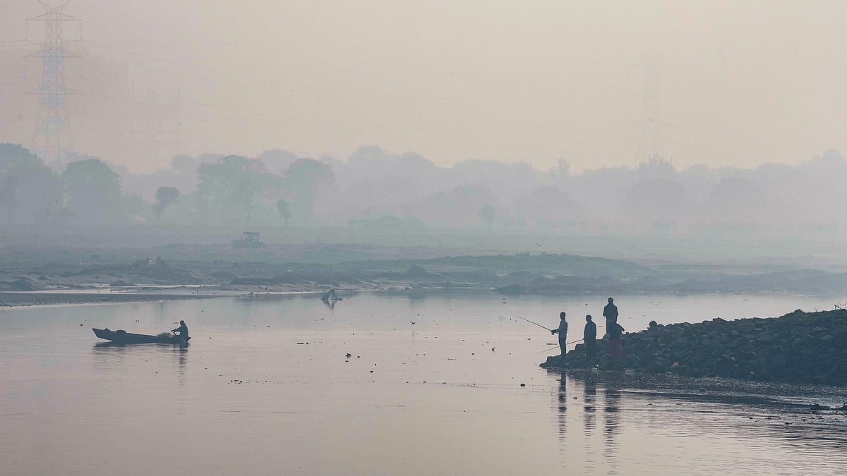 Smog chokes Delhi-NCR as AQI breaches 400 mark in several places