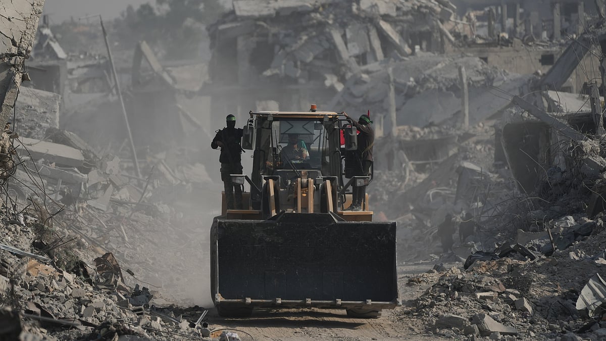 Hamas militants and Egyptian workers search for Israeli hostages’ bodies in Gaza.
