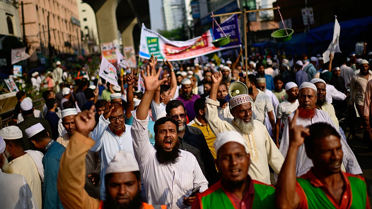 Jamaat-e-Islami supporters rally in Dhaka.