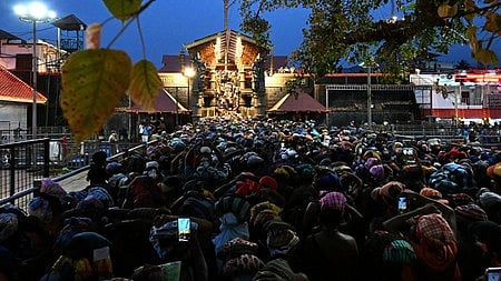 Devotees gather at Sabarimala temple (file photo)