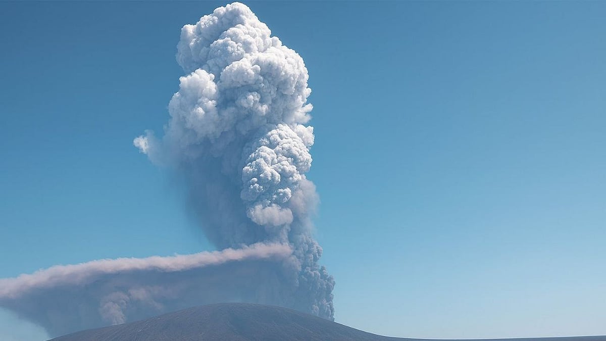 The massive plume from Ethiopia's Hayli Gubbi volcano