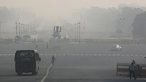 Fog and smog blanket Delhi as air quality stays in ‘very poor’ zone
